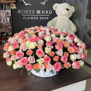 201 Роза микс в корзине