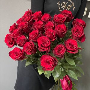Импортная красная роза Эксплорер 80см 25шт