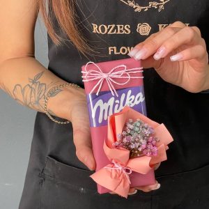 Шоколад "Milka" в подарочной упаковке с бантиком