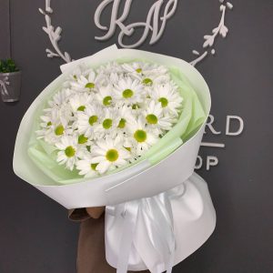 Букет из ромашковидной хризантемы