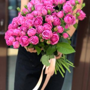 19 веток пионовидной розы "Мисти Баблз"